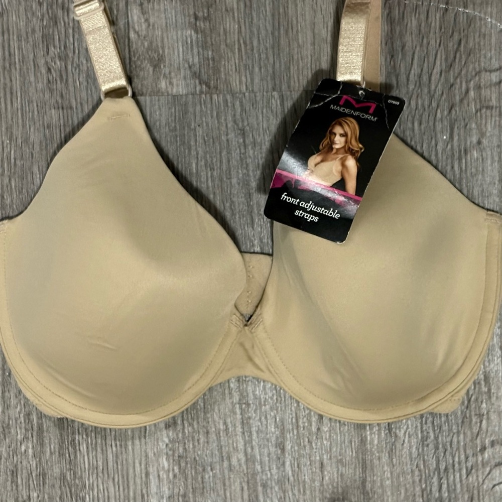 Maidenform Women's Tan Bra with Adjustable Straps